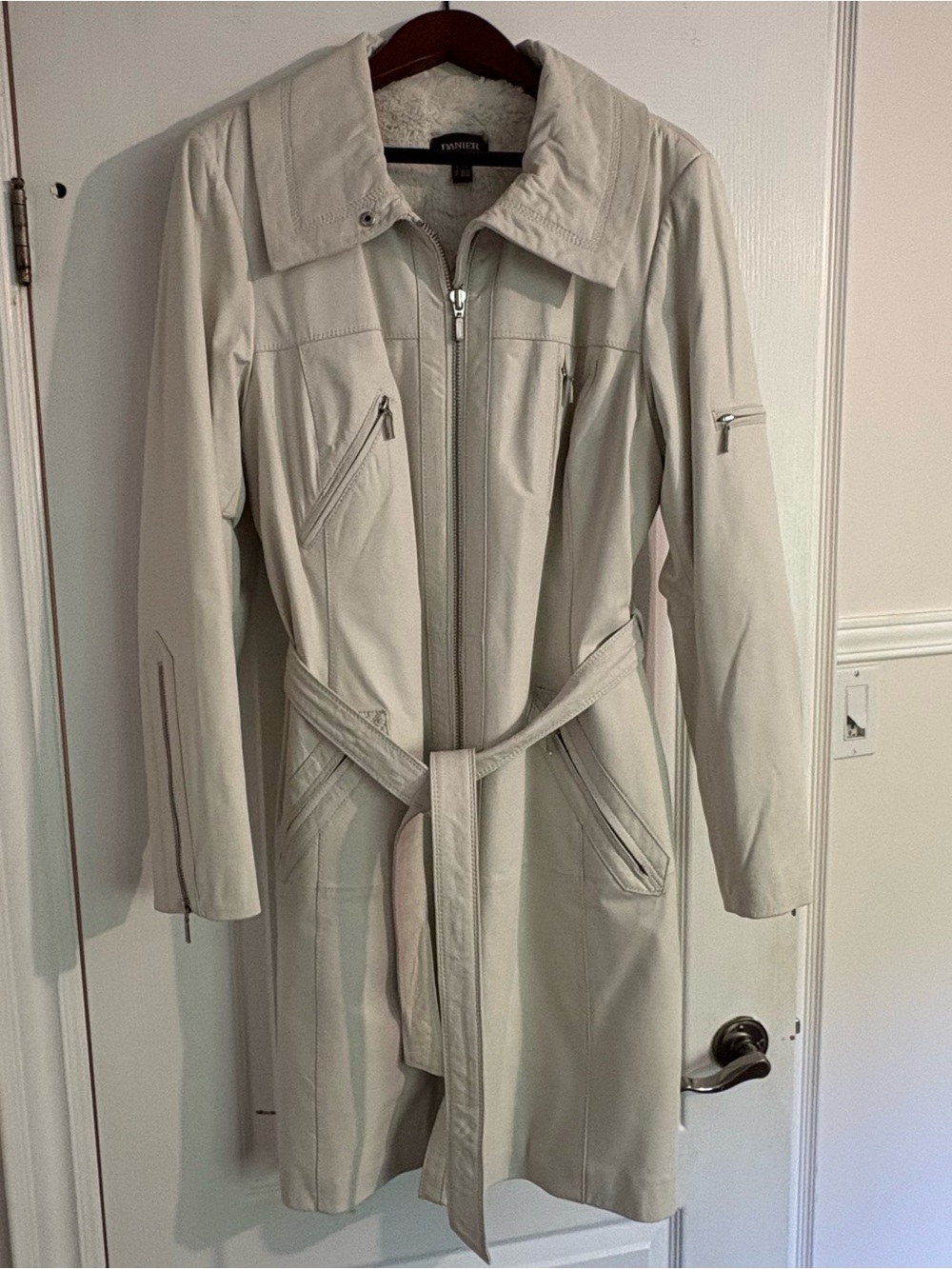 Danier Cream Leather Trench Coat with Belt Size XL Excellent condition